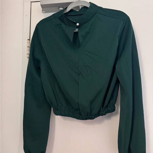 🌙3 FOR $20 
TWO Twisted front crop tops - Large - Picture 3 of 6